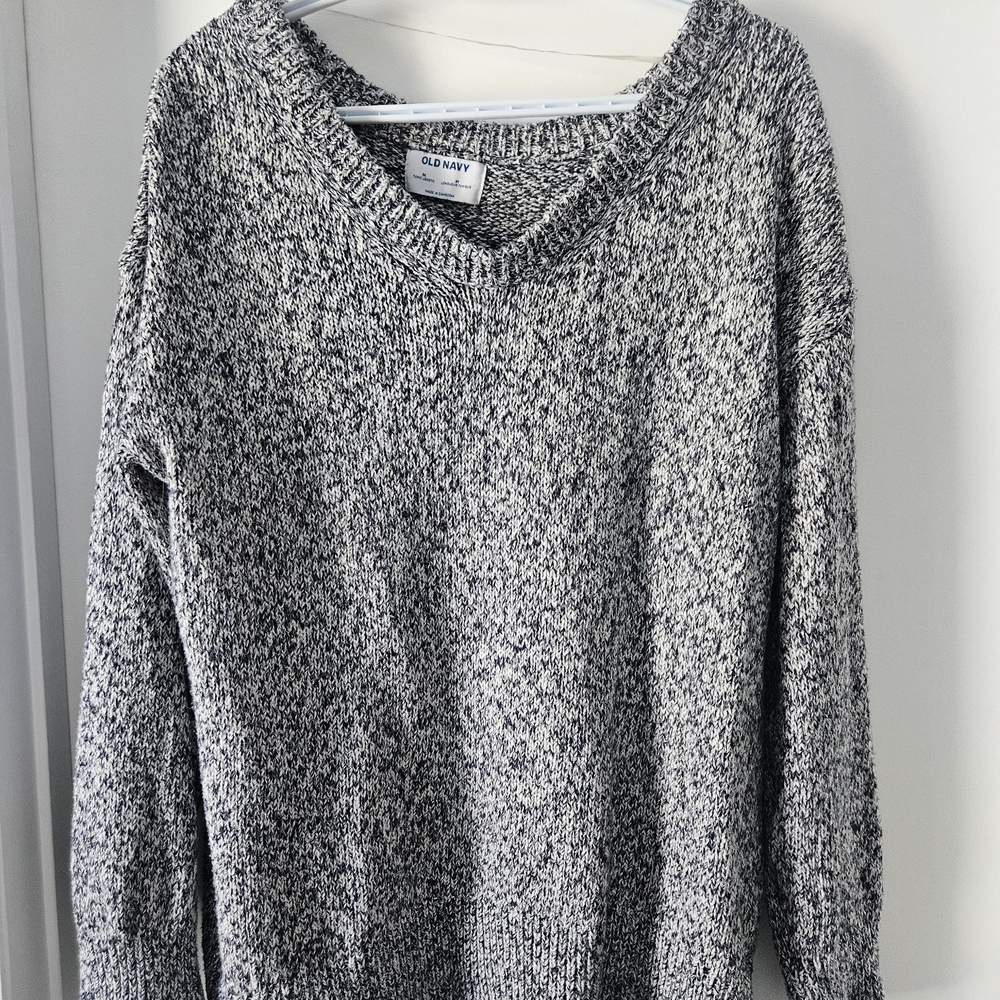 Old Navy Black and White Crew Neck Sweater - Picture 1 of 2